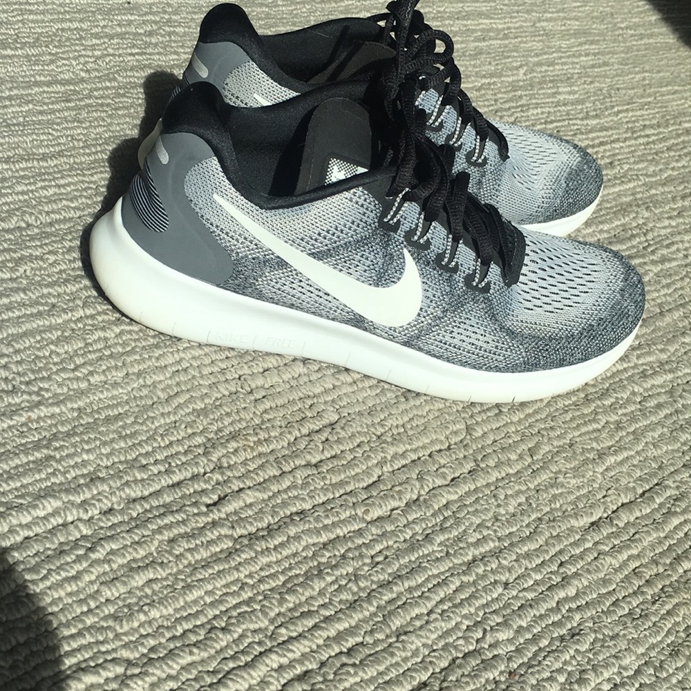 Nike Free 5.0 Women size 6.5 Black and White